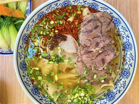  Hand-Pulled Lanzhou Noodles: Can Umami Broth and Pillowy Texture Transport You to the Heart of Xining?