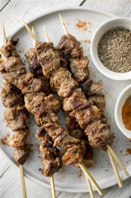  Spicy and Savory: Unpacking the Aromatic Depth of Baicheng City's Fire-Roasted Lamb Skewers!